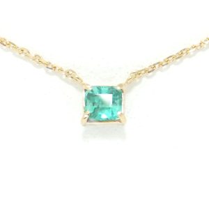 18金エメラルドペンダントヘッドを両吊りのシンプルなネックレスへ
